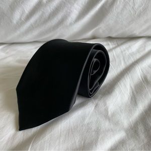 GEOFFREY BEENE black tie